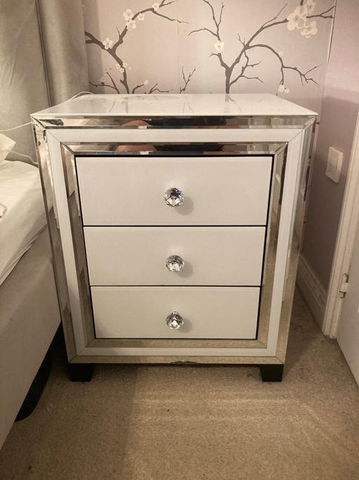 Buy & Sell Epsom Epsom and Ewell - Photos for Pair of Barker & Stonehouse Bedside Tables
