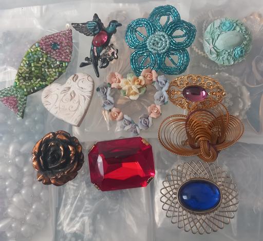 Buy & Sell Thatto Heath Saint Helens - Photos for 11 costume jewellery brooches