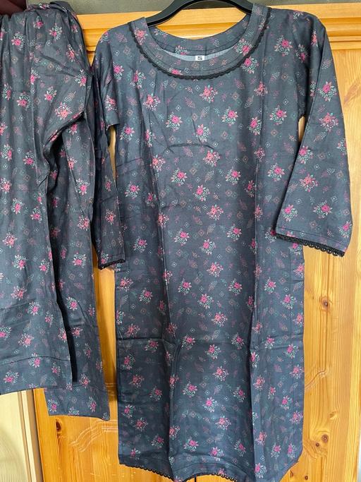 Buy & Sell Carlton Gedling - Photos for Black floral size S suit - 2 piece