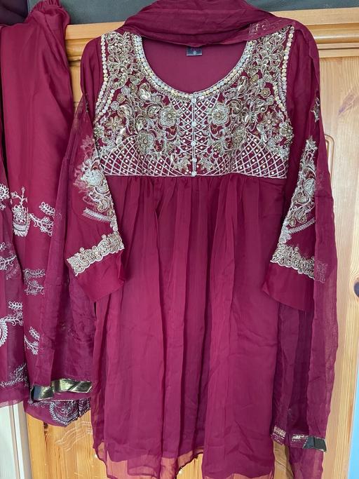 Buy & Sell Carlton Gedling - Photos for Maroon size S 3 piece suit
