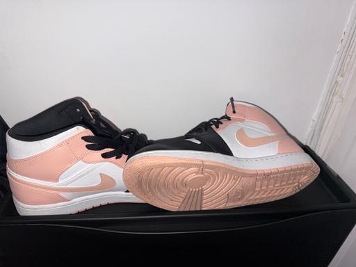 Buy & Sell New Cross South East London - Photos for Jordan 1 Mid Crimson Tint