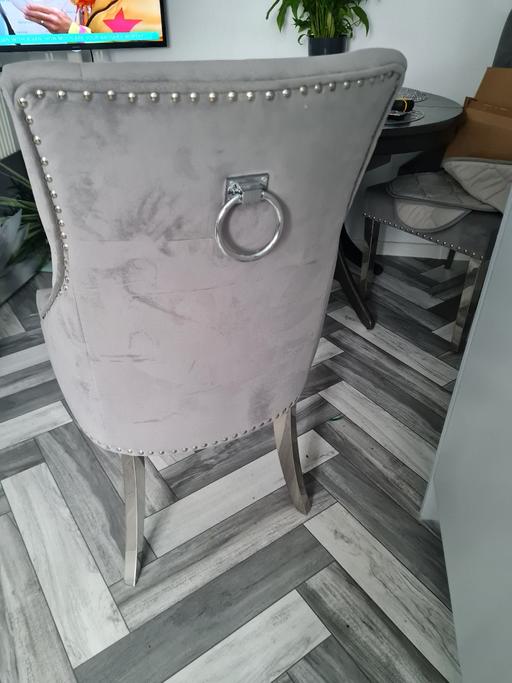 Buy & Sell Gravesend Gravesham - Photos for 4 dining chairs and table