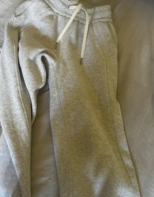 Buy & Sell Edgware Barnet - Photos for lululemon scuba trousers