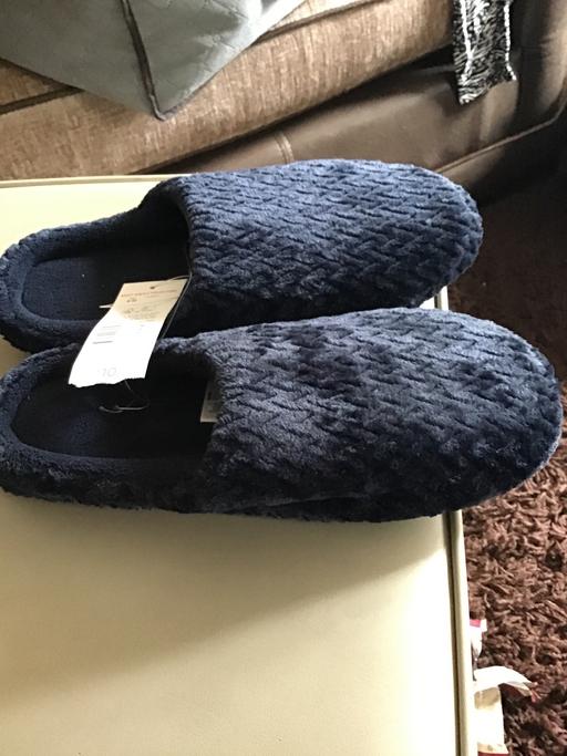 Buy & Sell Shepherd`s Bush West London - Photos for Men’s navy size9/10 slip on slippers