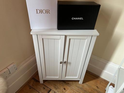 Buy & Sell Englefield Green Runnymede - Photos for White Wooden Cabinet