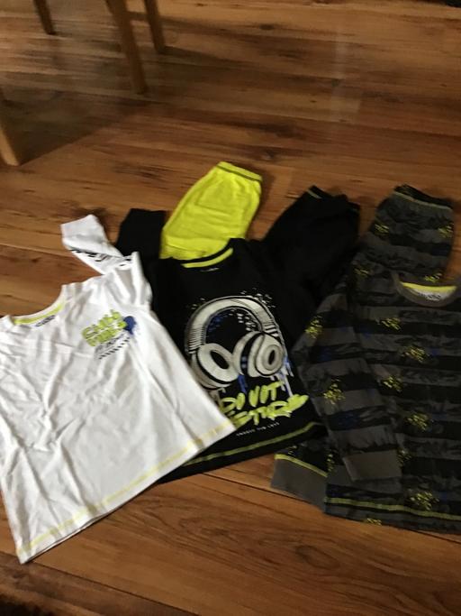 Buy & Sell Shepherd`s Bush West London - Photos for 3 mix & match boys 6/7 years old pj sets
