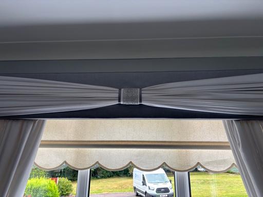 Buy & Sell Broadgreen Knowsley - Photos for Pelmet curtain and tie backs