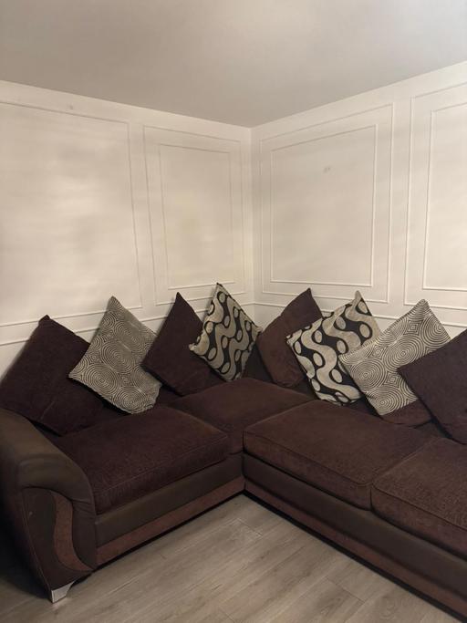 Buy & Sell Ravenscourt Park Station Hammersmith and Fulham - Photos for Brown 4 seater right handed L Shape Sofa
