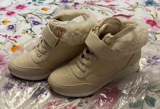Buy & Sell Rainham Medway - Kent - Photos for River island cream boots (size 2)