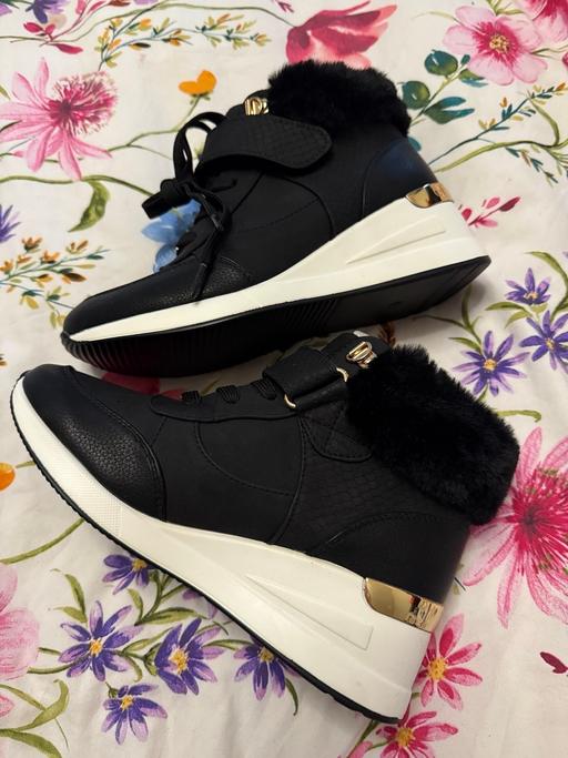 Buy & Sell Rainham Medway - Kent - Photos for River island black fur boots (size 2)