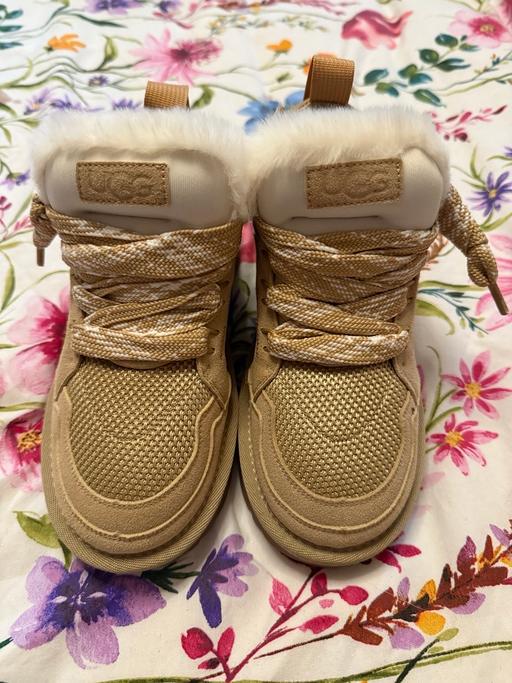 Buy & Sell Rainham Medway - Kent - Photos for Brown trainers with fur