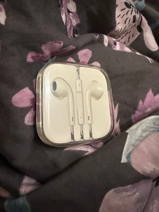 Buy & Sell North Kensington West London - Photos for APPLE 🍏 PHONE HEAD PHONES BRAND NEW SEALED 