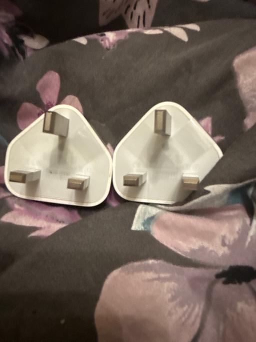 Buy & Sell Notting Hill West London - Photos for APPLE POWER ADAPTER-2 BRAND NEW SEALED