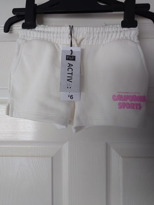 Buy & Sell Woodthorpe Charnwood - Photos for Girls cream shorts size 5-6 years