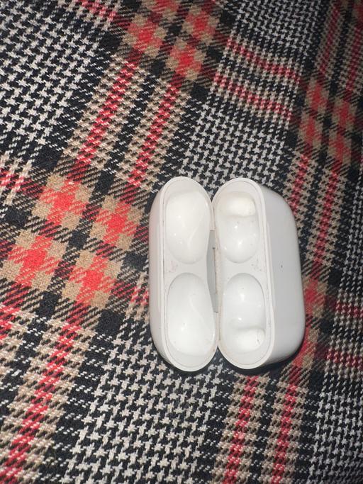 Buy & Sell Fulwell South West London - Photos for Apple phone air buds cover