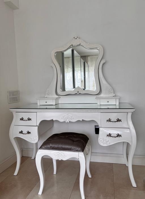 Buy & Sell Chigwell Epping Forest - Photos for Vanity & Bedside Set – Glass Tops
