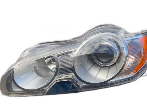Vehicles Sheffield Sheffield - Photos for Jaguar XF passenger side head lights HCHR 683