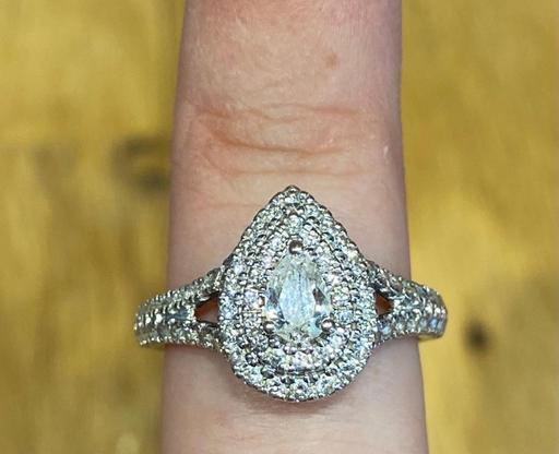 Buy & Sell Leckhampton Hill Tewkesbury - Photos for Vera Wang Engagement Ring 
