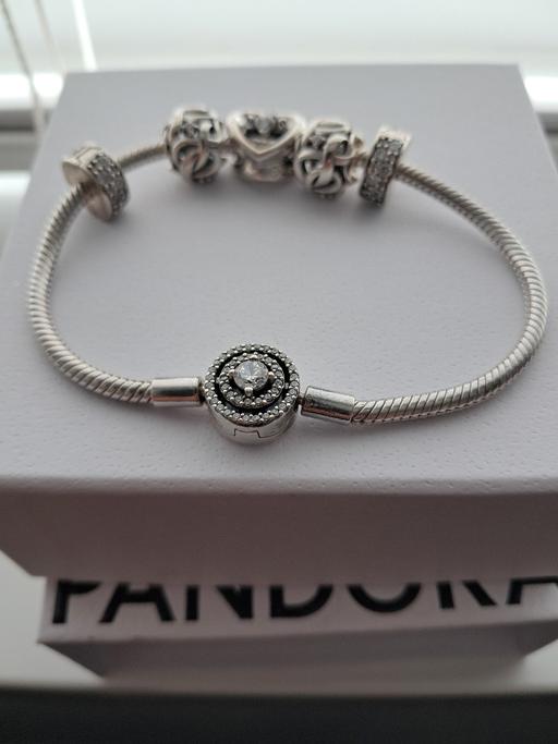 Buy & Sell Kingswood Retail Park Hull - Photos for GENUINE PANDORA BRACELET WITH CHARMS