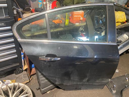 Vehicles Sheffield Sheffield - Photos for Driver side Vauxhall insignia front door z22c