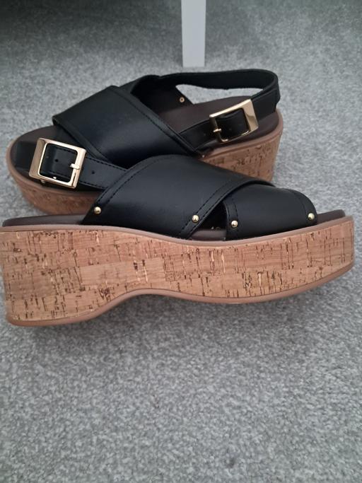 Buy & Sell Kingswood Retail Park Hull - Photos for RIVERISLAND BRAND NEW WEDGE SANDAL