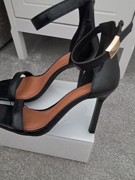 Buy & Sell Kingswood Retail Park Hull - Photos for RIVERISLAND BLACK HEELS BRAND NEW
