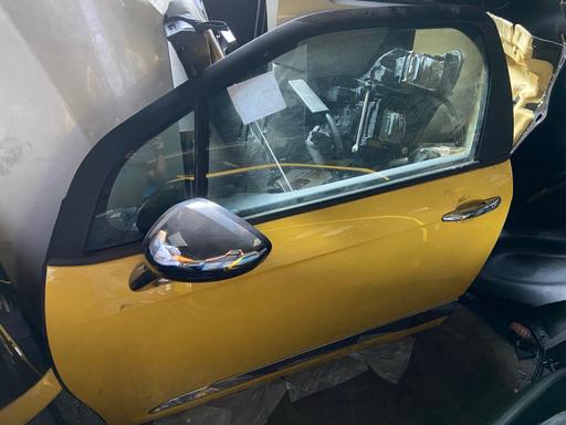 Vehicles Sheffield Sheffield - Photos for DS3 passenger side door Pegasus yellow
