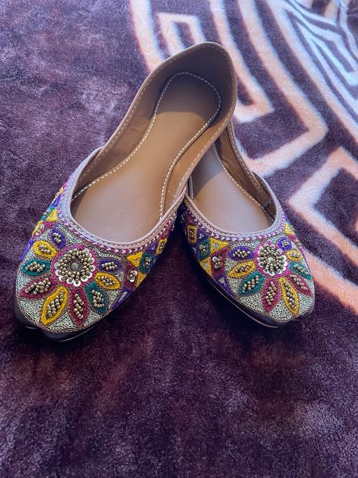 Buy & Sell Carlton Gedling - Photos for Beaded multicoloured khussa - 6 / Europe 40