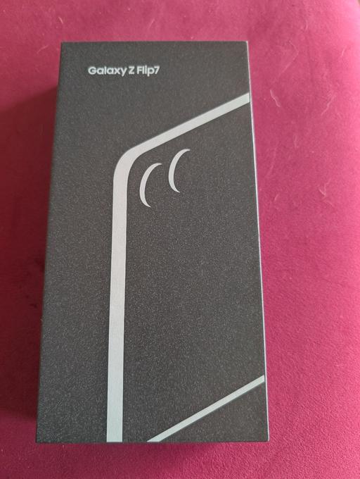 Buy & Sell Willenhall Walsall - Photos for brand new still in box Samsung z flip 7