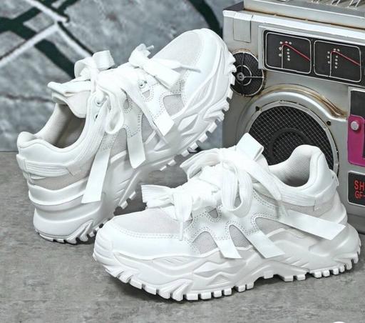 Buy & Sell Maida Vale West London - Photos for White trainers