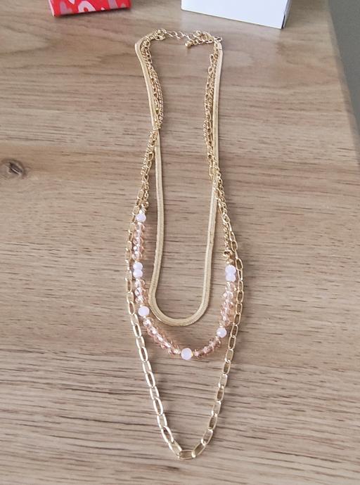 Buy & Sell Scholes Rotherham - Photos for New Avon necklace in boxes