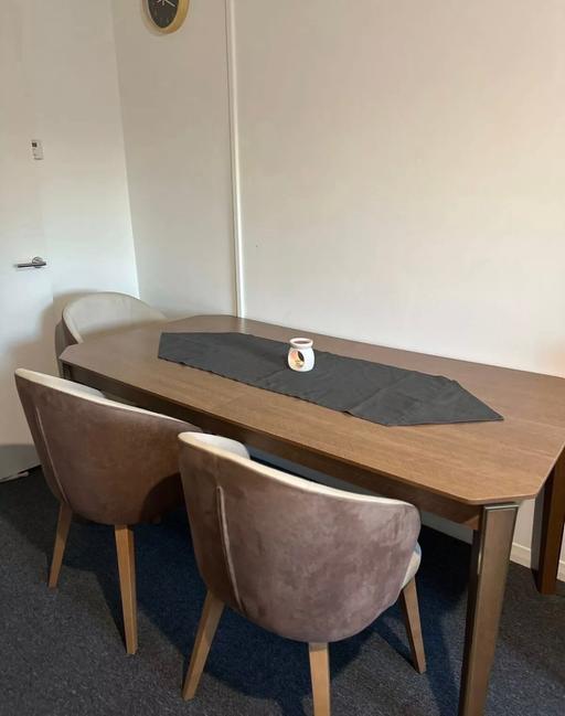 Buy & Sell Horley Reigate and Banstead - Photos for Dinner table and chairs