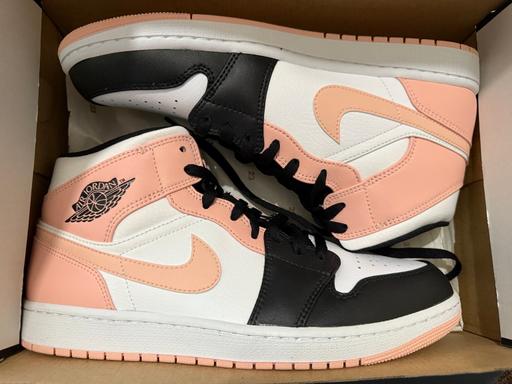 Buy & Sell Bow East London - Photos for Jordan 1 mid Arctic orange black toe.
