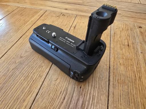 Buy & Sell Cheam Sutton - Photos for Canon Battery Grip BG-E2 for EOS 20D & 30D