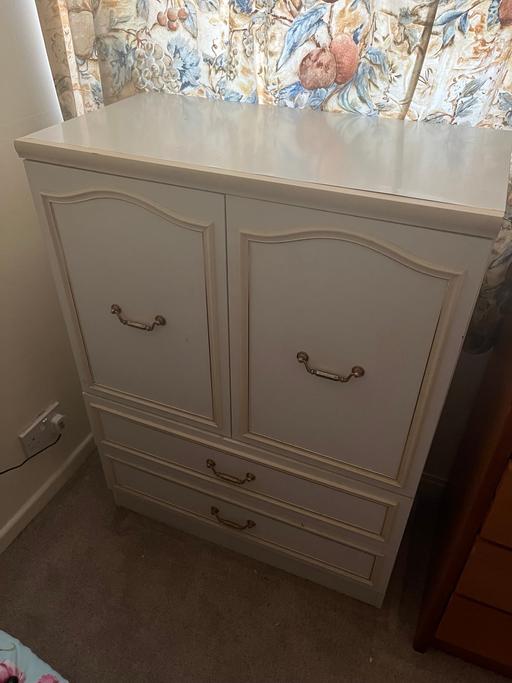 Buy & Sell Berry Hill Industrial Estate Wychavon - Photos for Bedroom white cabinet with 2 drawers