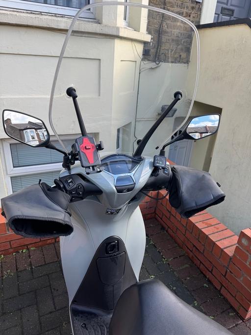 Vehicles Stratford East London - Photos for Honda 125sh year 2023