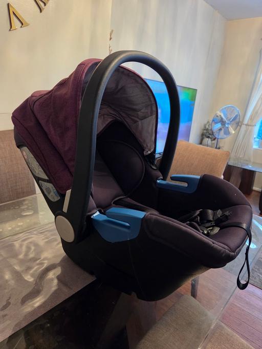 Buy & Sell Poplar East London - Photos for Silver Cross baby car seat (from new born)