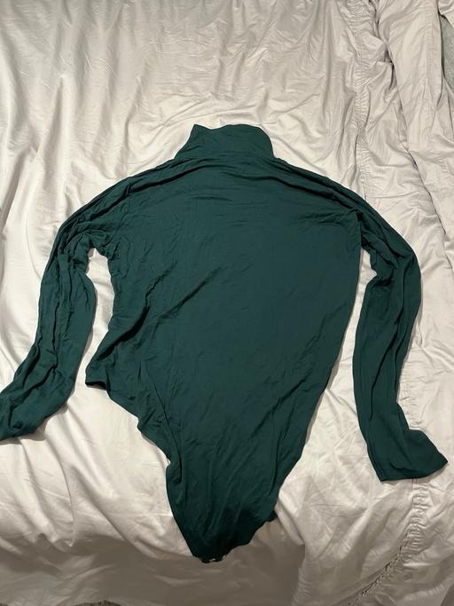 Buy & Sell Lower Sydenham South East London - Photos for Green turtle neck long sleeved bodysuit