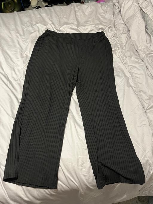 Buy & Sell Lower Sydenham South East London - Photos for 2 piece top and trousers