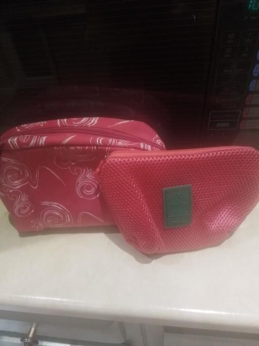 Buy & Sell Streetly Walsall - Photos for TWO BRAND NEW TOILET BAGS
