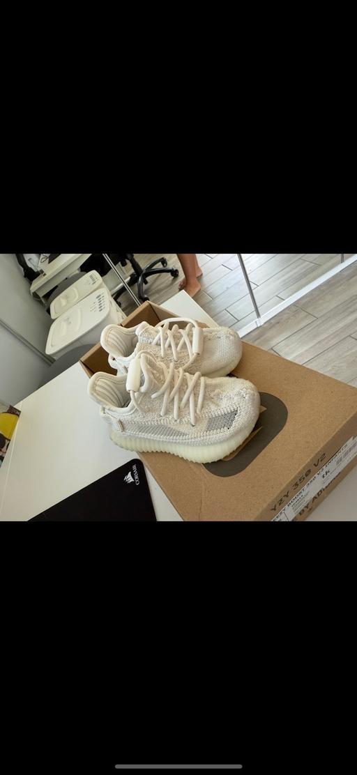 Buy & Sell Hornchurch Havering - Photos for Yeezy Adidas Childrens UK3