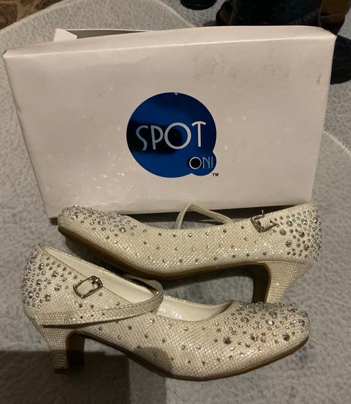 Buy & Sell Ringstead North Northamptonshire - Photos for like new pretty shoes size 2