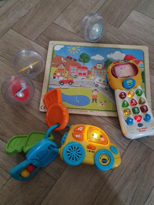 Buy & Sell Harrow on the Hill North West London - Photos for Vtech light up sound toy phone, keys & rattle