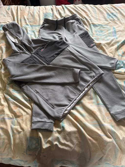 Buy & Sell Bradley Wolverhampton - Photos for Boys Berghaus Tracksuit Age 14 - 15