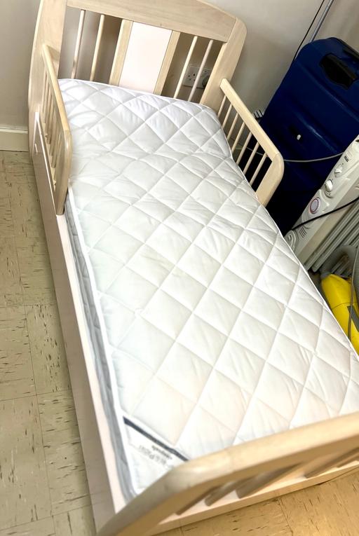 Buy & Sell North Kensington West London - Photos for Beautiful child bed bought from Harrods