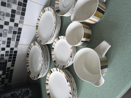 Buy & Sell Kitts Green Birmingham - Photos for 44 piece midwinter dinner set vintage