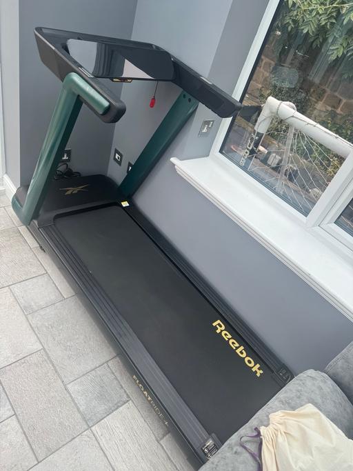 Buy & Sell Wales Bar Rotherham - Photos for Reebok treadmill