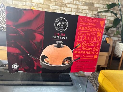 Buy & Sell Leyton East London - Photos for Mini pizza oven - 4 guests great for parties