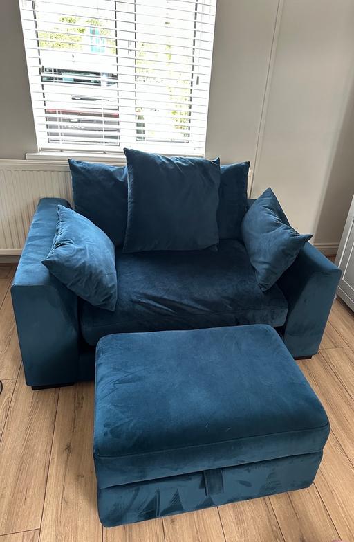 Buy & Sell Cirencester Cotswold - Photos for DFS Velvet Pillow Back Cuddler Chair