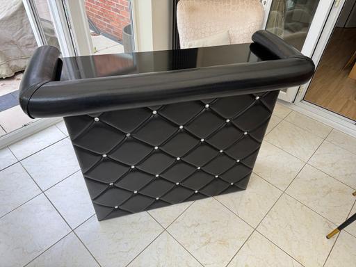 Buy & Sell Stapeley Cheshire East - Photos for Black drinks bar with pink stools
